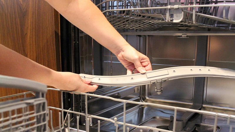 Cách Vệ Sinh Tay Phun Máy Rửa Bát Bosch