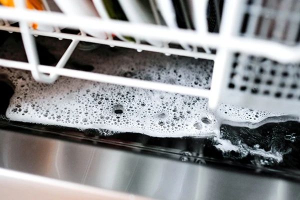 Máy Rửa Bát Bị Đọng Nước Trong Khoang
